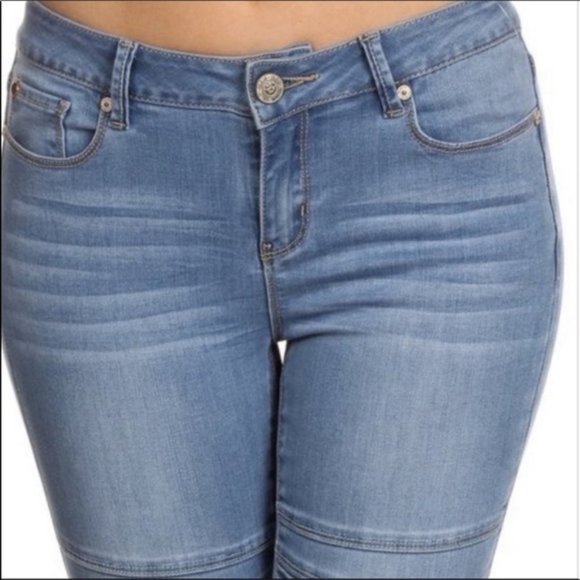 Skinny Moto Jean Mid-Rise/Light Wash: 25/ 3 Junior - Picture 4 of 6